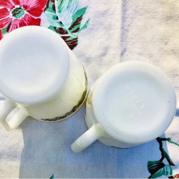 Two Pyrex Green Vintage Mugs. Spring Blossom or Crazy Daisy Coffee or Tea Mugs. - Picture 2 of 3